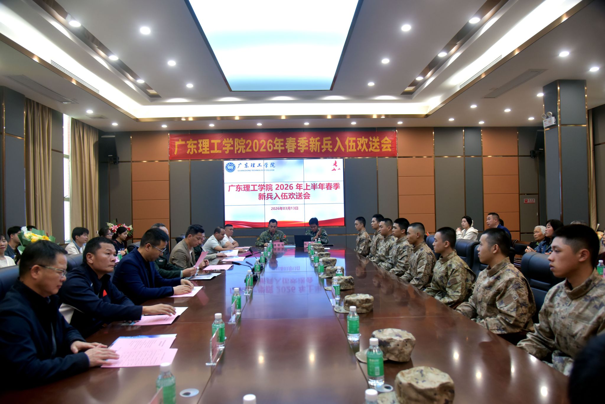 热血踏征程 戎装赴军营！beat365在线唯一官网举行2026年春季入伍新兵欢送会